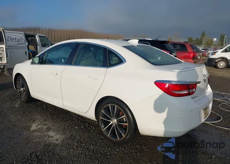 2017 Buick Verano Sport Touring z USA, uszkodzony, nr VIN 1G4PR5SK8H4107698